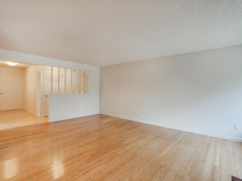 Building Photo - 3902 NE 135th Ave