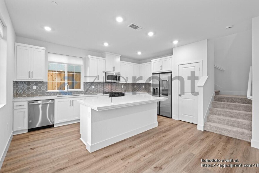 Building Photo - 5694 Loray Ln