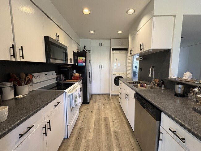 Building Photo - 35082 Mission Hills Dr