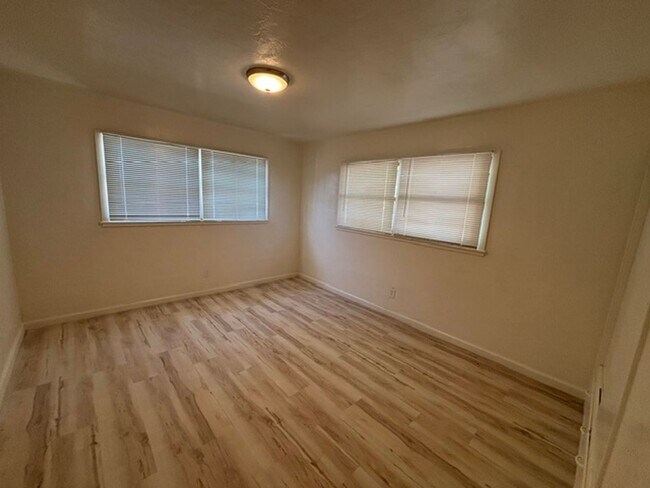 Building Photo - 1249 Sandalwood Dr