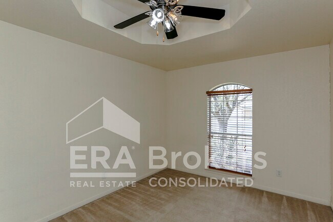 Building Photo - 2802 Southwood Dr