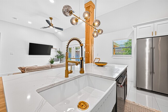 Building Photo - 5121 Locust St