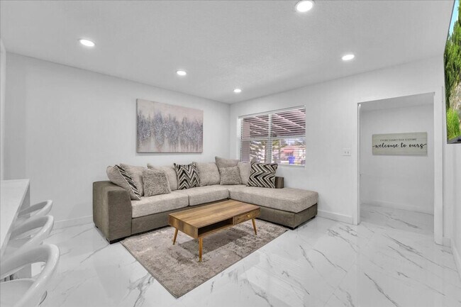 Primary Photo - 1208 N 25th Ave