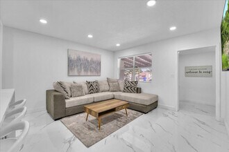 Building Photo - 1208 N 25th Ave