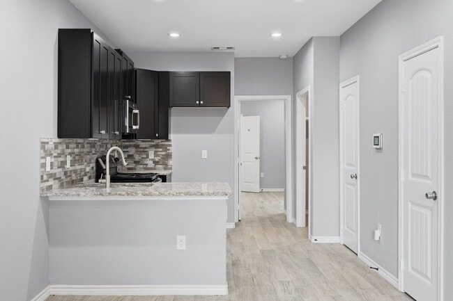 Building Photo - 16680 E Ivanhoe St