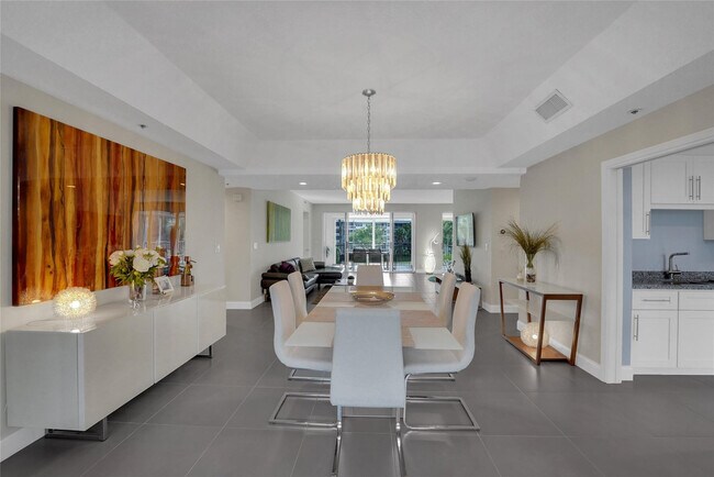 Building Photo - 4108 W Palm Aire Dr