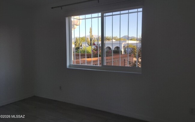 Building Photo - 434 S Vista Del Rio
