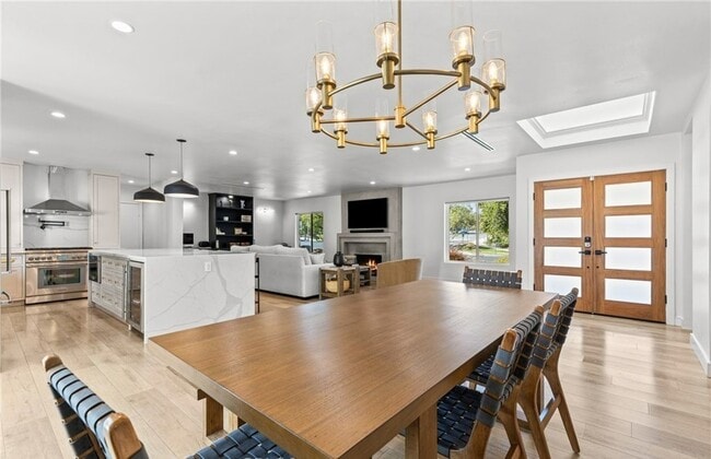 Building Photo - 240 W Gainsborough Rd