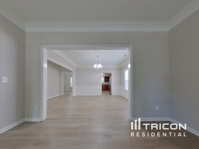 Building Photo - 222 Castlebury Dr