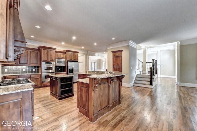 Building Photo - 8920 Doral Dr