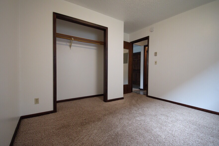 Building Photo - 803 8th St N