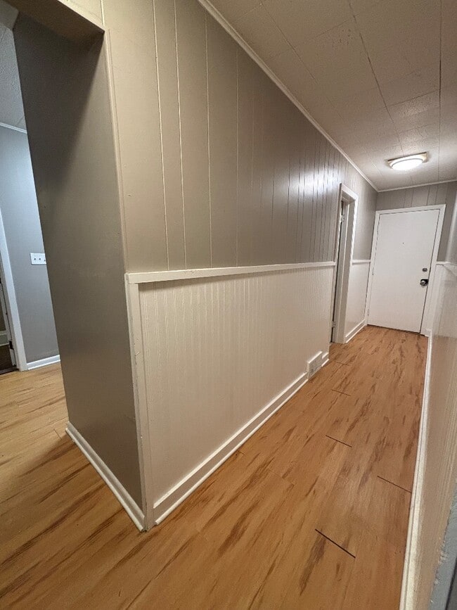 Building Photo - 705 E Center St