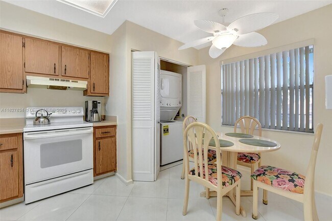 Building Photo - 7300 Lake Cir Dr