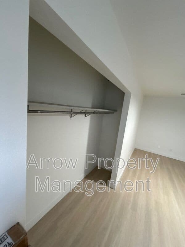 Building Photo - 215 E Arbor Ave