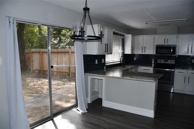Building Photo - 30 S Woodstock Cir Dr
