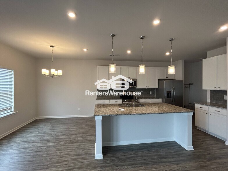 Building Photo - 5475 Cedar Creek Dr