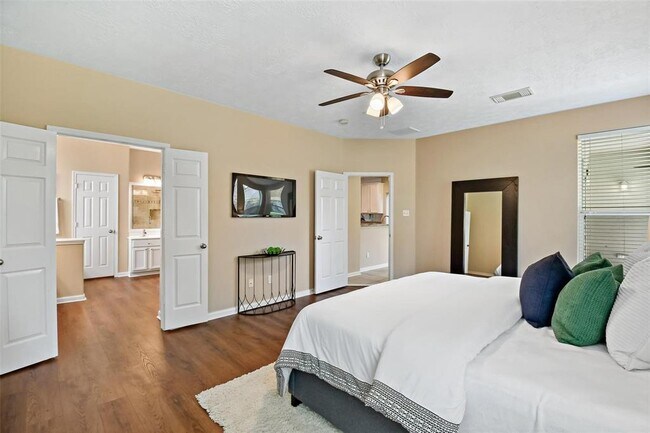 Building Photo - 8019 Spring Bluebonnet Dr