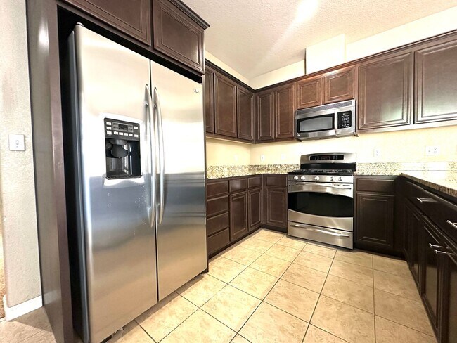 Building Photo - Spacious Home in Prime Turlock Location