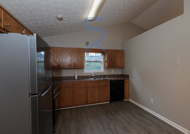 Building Photo - Move in before November 15th and choose yo...