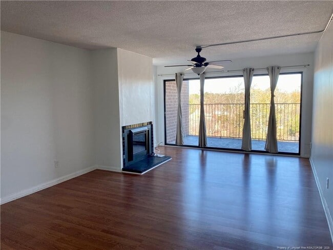 Building Photo - 1100 Clarendon St