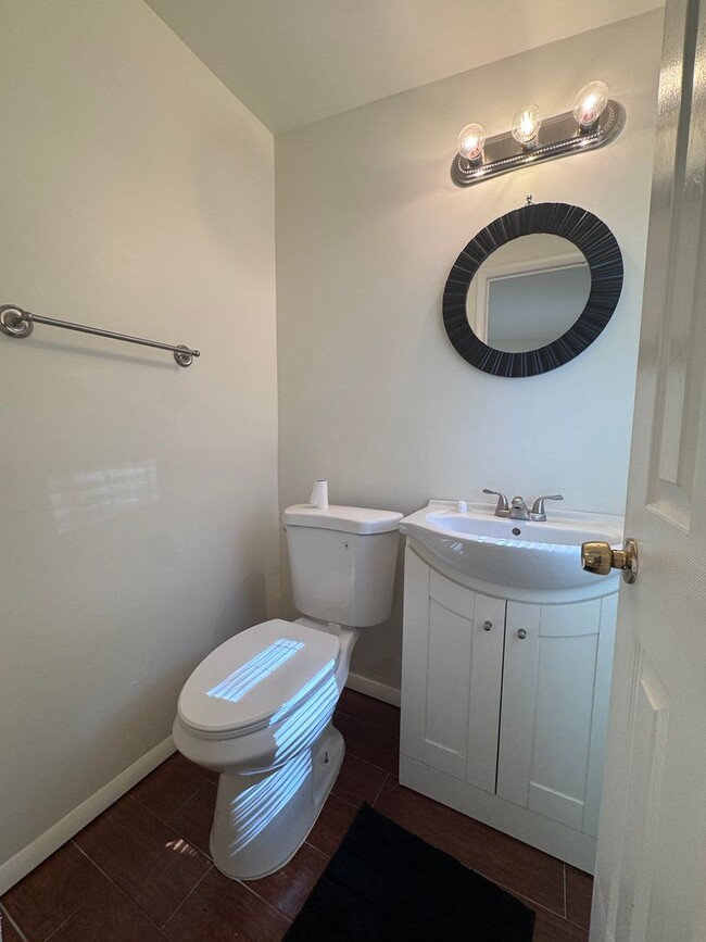 Building Photo - Island Charm on the North End – 5 Minutes to the Beach & Historic Downtown!