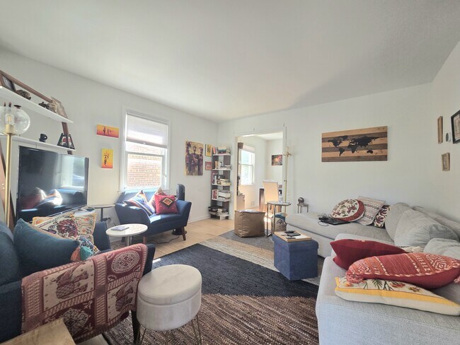 Building Photo - 609 Farragut Pl NE