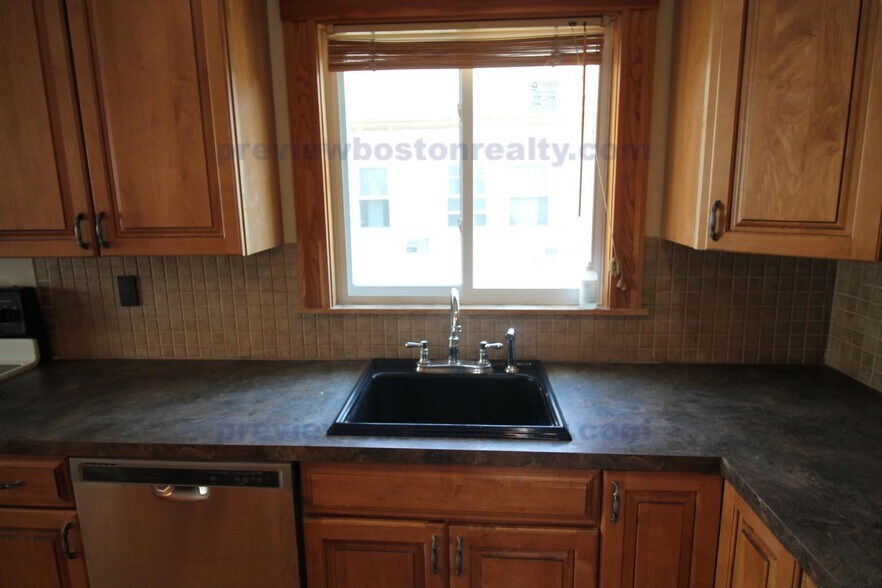 Building Photo - 151 Tremont St