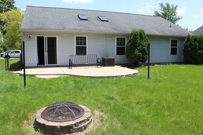 Building Photo - 612 Woodfield Cir