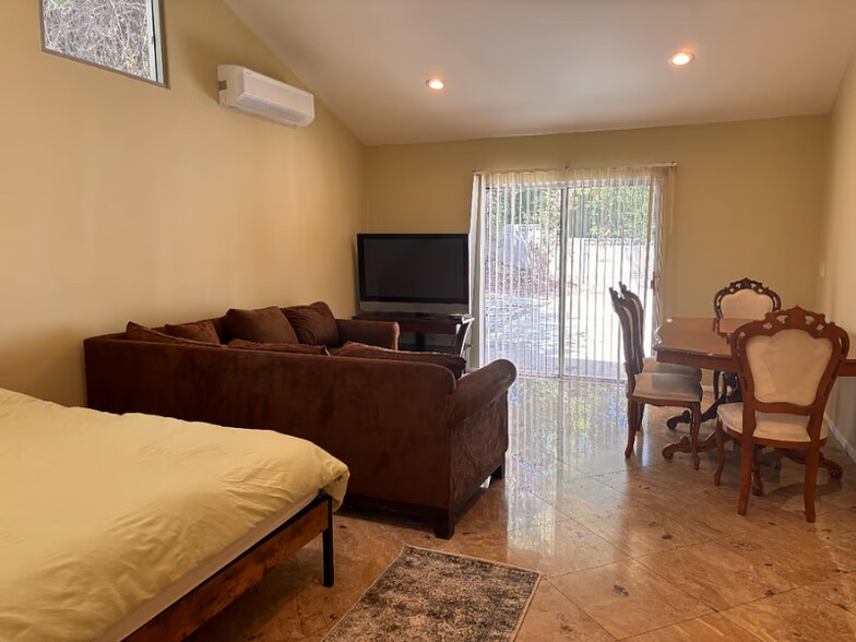 Building Photo - 2430 Bessemer St