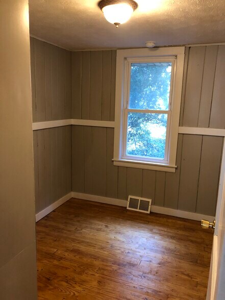 Bedroom 2 - 1534 Lake St