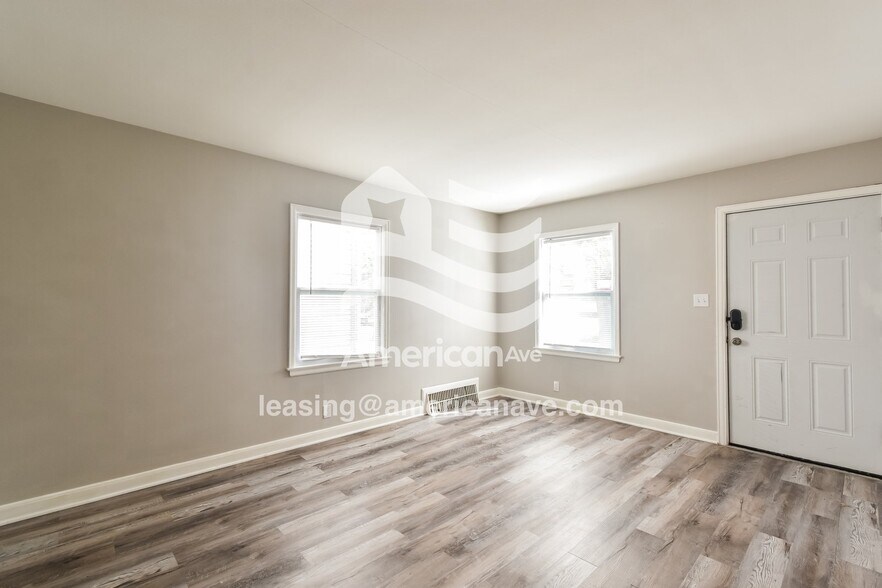 Building Photo - 3155 N 42nd St