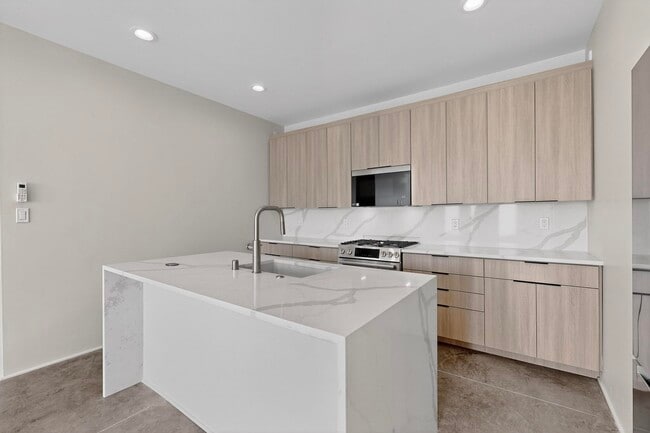 Building Photo - 705 Alcalde Pl SW