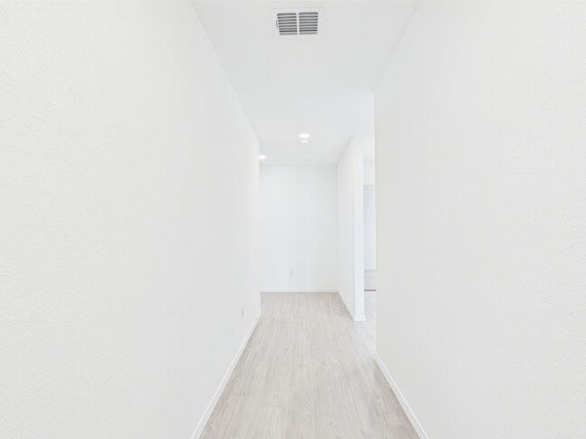 Building Photo - Comfortable and Functional 3 Bedroom, 2 Bathroom Home