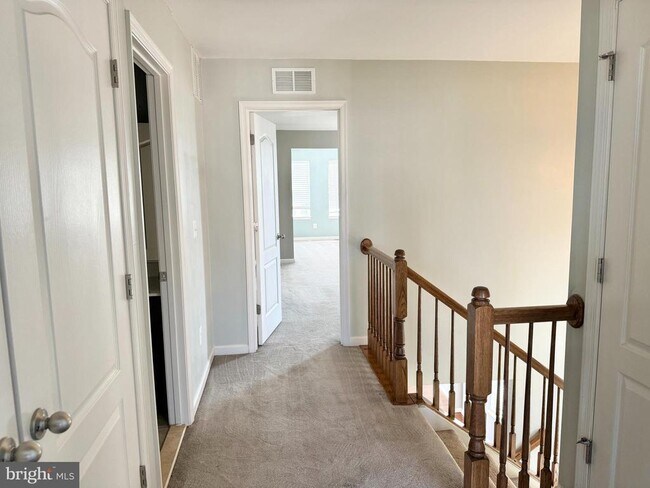 Building Photo - 7 Coulter Ln