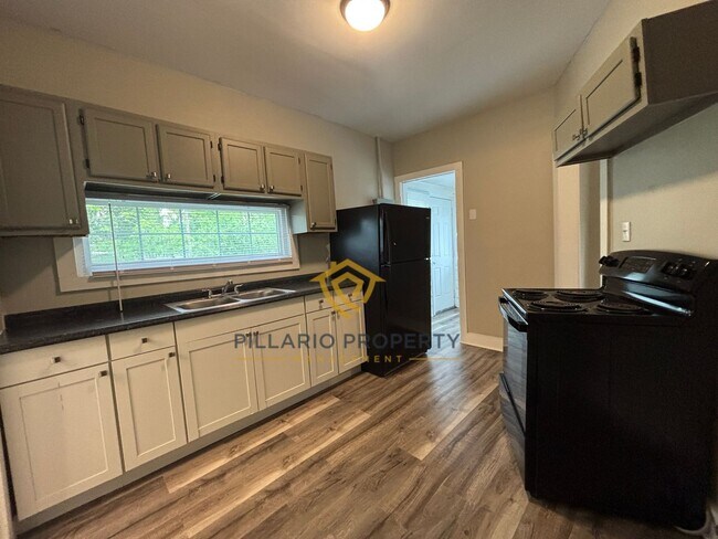 Building Photo - Renovated, 3 Bedroom Near Indy Motor Speedway Home Available NOW!