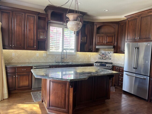 Building Photo - Single Family Home in Spanish Hills