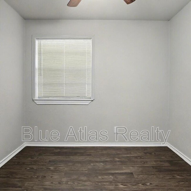 Building Photo - 1613 Continental Dr