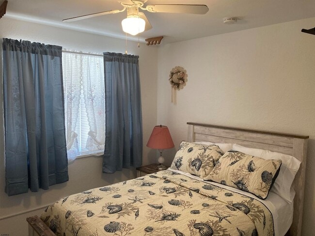 Building Photo - 101 E Cresse Ave