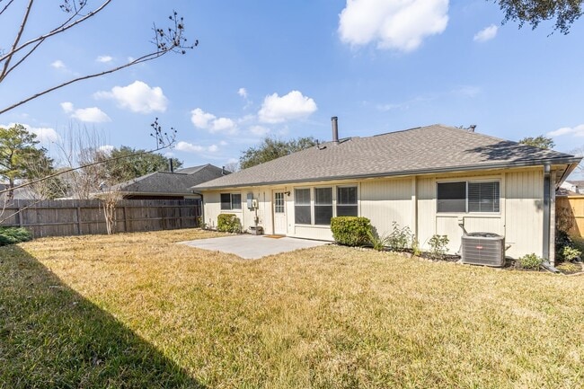 Building Photo - 4826 Meadowglen Dr