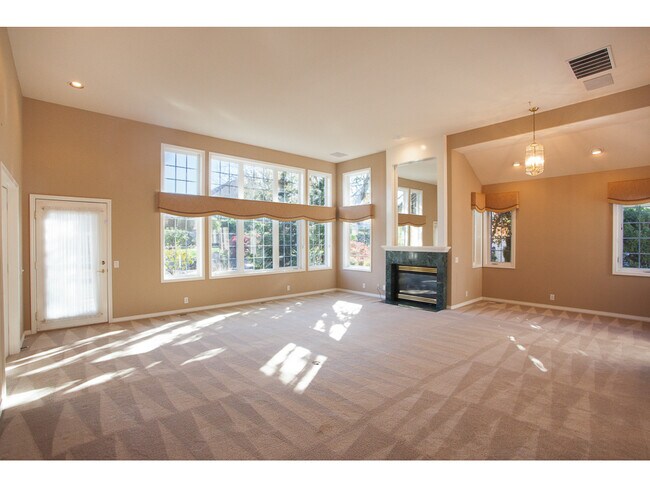 Building Photo - 16090 NW Birdie Ln
