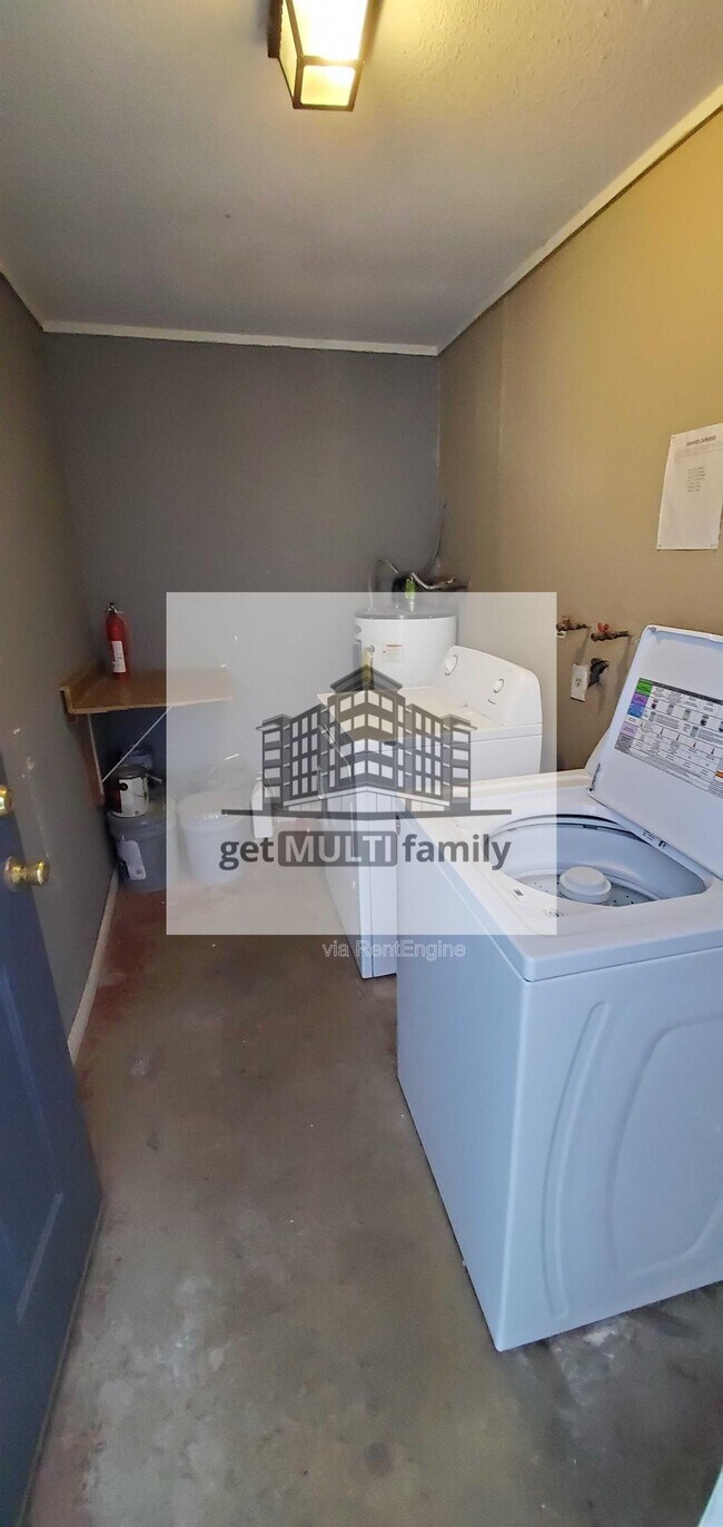 Building Photo - 1766 E 6th Ave