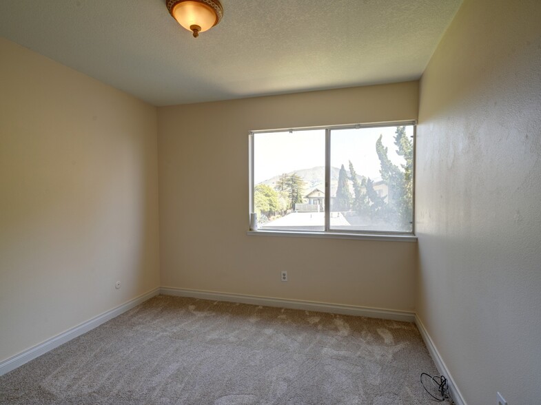 Building Photo - 1750 Prefumo Canyon Rd
