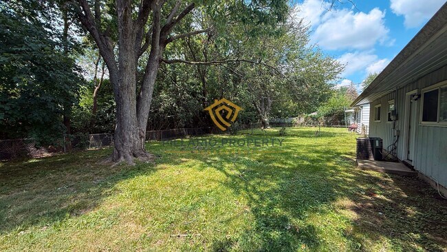 Building Photo - 3-Bedroom Home Near Indianapolis Motor Speedway with Attached Garage, Available NOW!