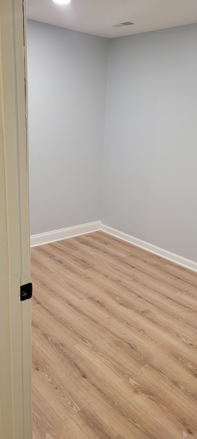 Bedroom in the basement - 14151 Compton Valley Way