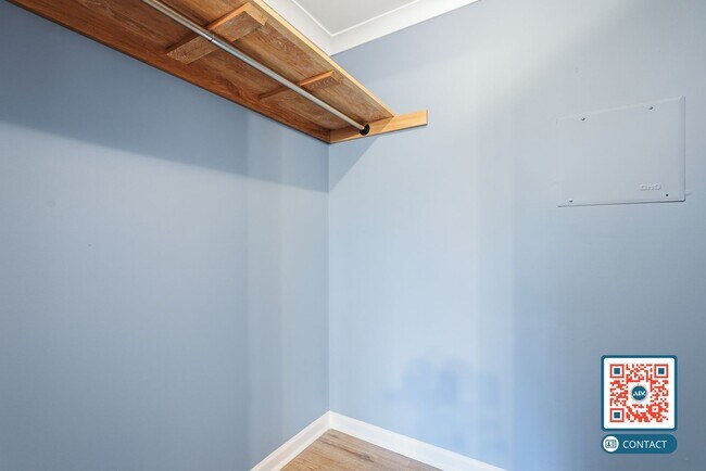 Building Photo - Beautiful Top-Floor Condo in the Heart of Bluffton