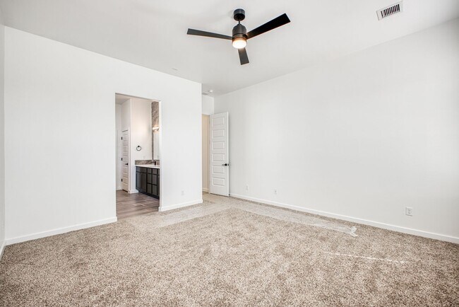 Building Photo - Beautiful East side House 4 bed-2.5 baths, part of The Overlook Casa Club that includes Swimming ...