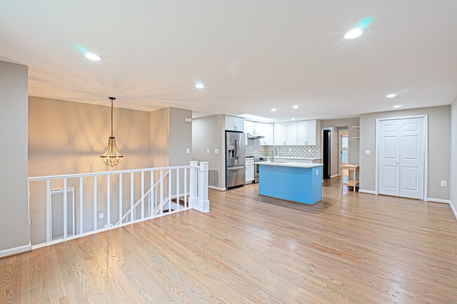 Building Photo - 9705 Locust Hill Dr