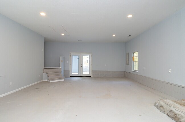 Building Photo - 770 Mahoney Rd