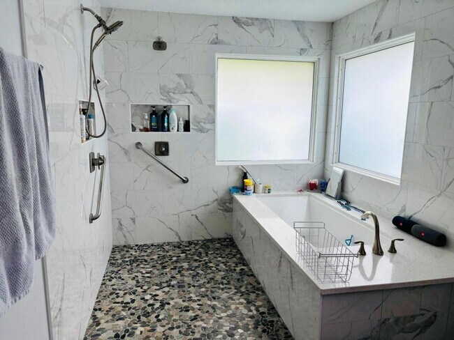 Building Photo - 708 Turnberry Cove N