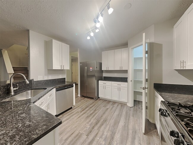 Building Photo - 6714 Hidden Colony Ln